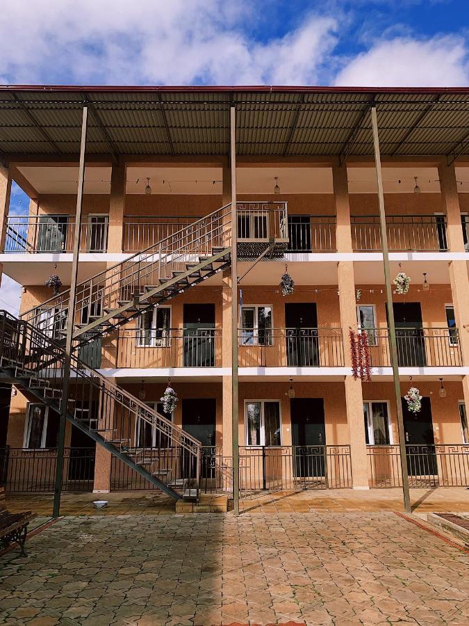 Семейный Дворик Sukhumi Exterior photo